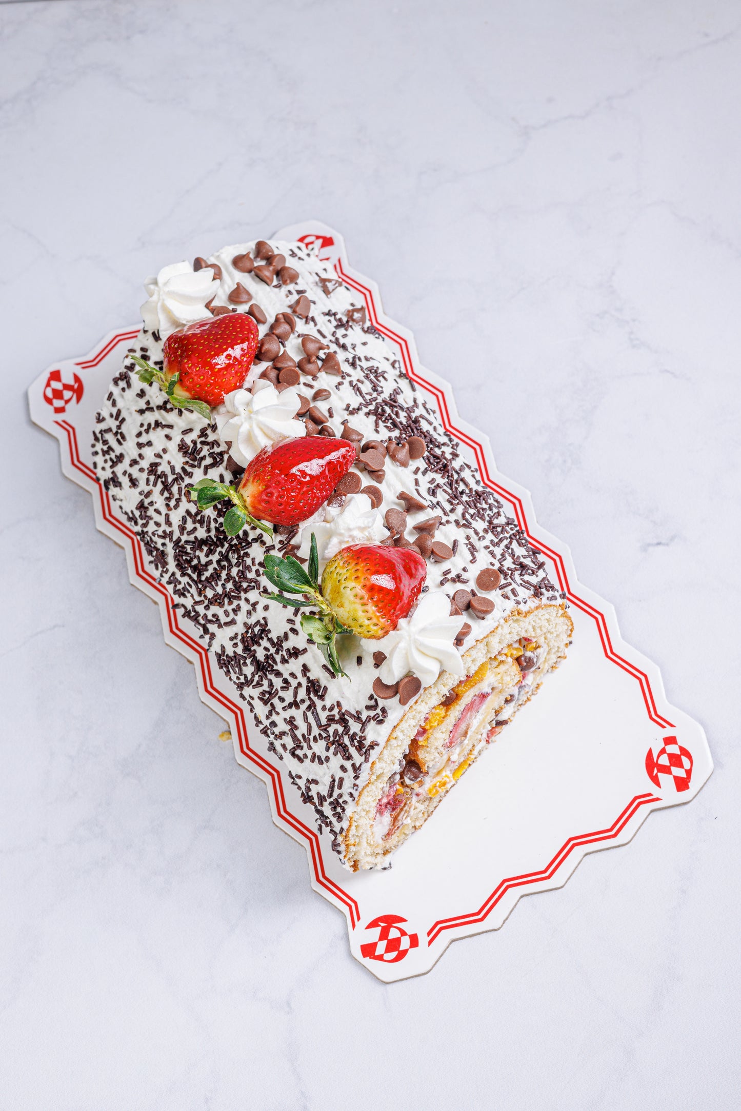 TRONCO RELLENO DE CREMA CHANTILLI/FRESAS/MELOCOTONES